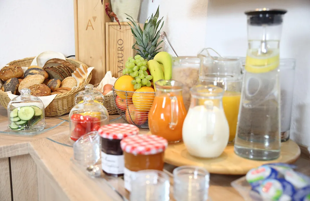 Hotel Pilar Garni-1